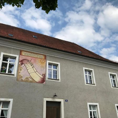 65Qm Wohnung Klosterblick Im Historischen Pfarrhaus Pielenhofen Bagian luar foto